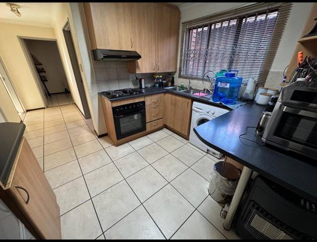 3 BEDROOM TOWNHOUSE FOR SALE IN EDLEEN